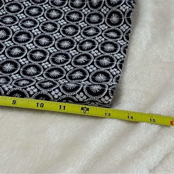 il Gilet / Black & White Embroidered Linen Blend Bermuda Shorts Size 10 - Picture 9 of 9